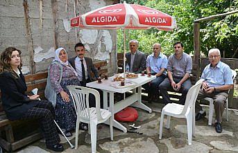 Kastamonu'da hükümlüler şehit mezarlarının temizliğini yaptı