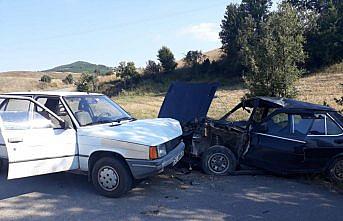 Kastamonu'da iki otomobil çarpıştı: 11 yaralı