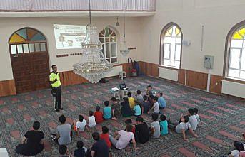 Kur'an kurslarında çocuklara trafik eğitimi