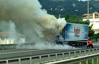 Ordu'da seyir halindeki tır yandı