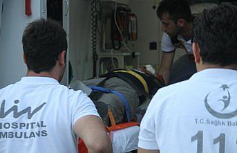 Paraşütçü çalılıklara takılıp uçuruma düştü