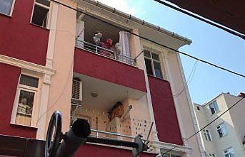 Sinir krizi geçiren kadın evini ateşe vermek istedi