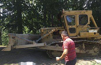 Tamir ettiği kepçenin altında kalan usta öldü