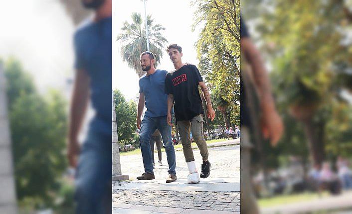 Tekerlekli sandalyeli kişinin bıçaklı saldırısına uğradı