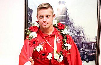 Topaloğlu ve Öztankal'a çiçekli karşılama