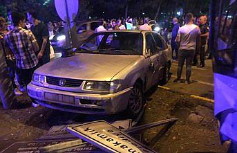 Trabzon'da minibüs ile otomobil çarpıştı: 1 ölü, 11 yaralı