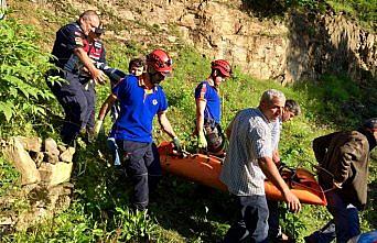 Trabzon'da otomobil uçuruma yuvarlandı: 1 ölü