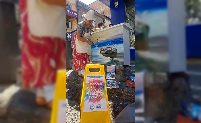 Trabzon'da trafo ve duvarlara kadın eli değiyor