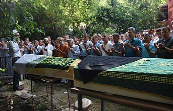 Trafik kazasında ölen anne ile kızı toprağa verildi