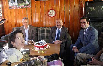 Vali Varol'dan engelli gence doğum günü sürprizi