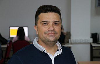 Afgan anne ve kızları eğitimle hayata tutundu