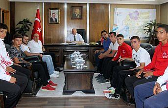 Başkan Pekmezci, başarılı boksörleri altınla ödüllendirdi