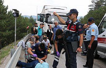 Bolu'da otomobille tır çarpıştı: 6 yaralı