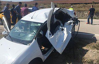 Boyabat'ta traktör ile otomobil çarpıştı: 1 yaralı