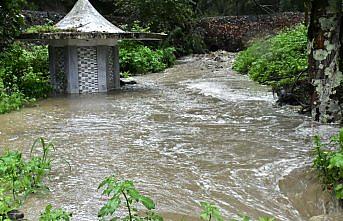 Çaybaşı'nda sağanak etkili oldu