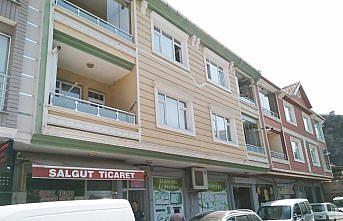 Emekli öğretmen evinde ölü bulundu