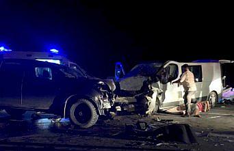 Fındık işçilerini taşıyan minibüs ciple çarpıştı: 13 yaralı