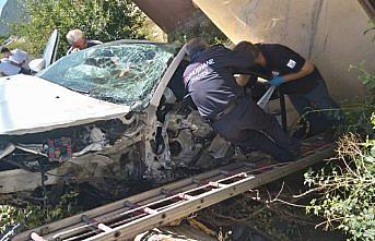 Gümüşhane'de iki otomobil çarpıştı: 3 yaralı