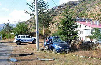 Gümüşhane'de otomobil elektrik direğine çarptı: 1 ölü