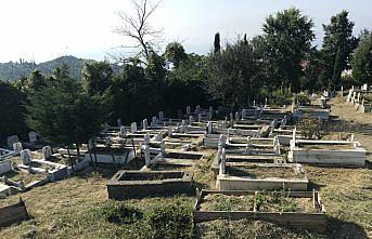 İnebolu'da mezarlıklarda bayram temizliği