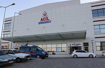 Kafasına ağaç dalı düşen hakim ağır yaralandı