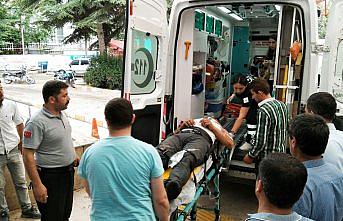 Kazazedeyi ziyarete gidenlerin bulunduğu otomobil devrildi: 4 yaralı