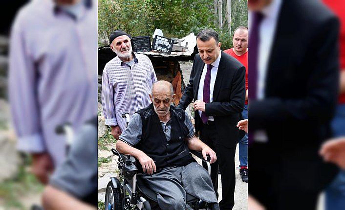 Şeker hastası Eren'e akülü tekerlekli sandalye temin edildi