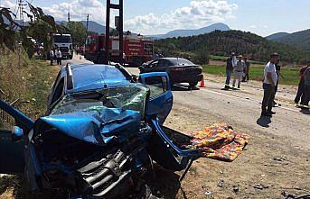 Sinop'ta iki otomobil çarpıştı: 1 ölü, 6 yaralı