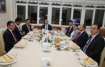 Tayini çıkan vali yardımcısı ve kaymakamlara veda yemeği