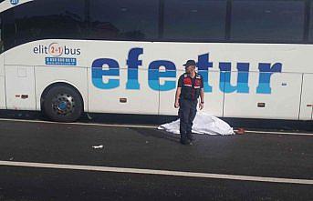 Yolcu otobüsünün çarptığı yaya hayatını kaybetti