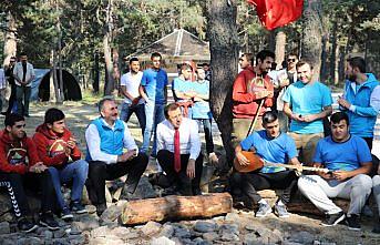 Adalet Bakanı Gül, gençlik kampında öğrencilerle buluştu