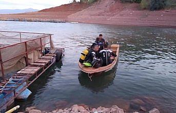 Afgan genç baraj gölünde kayboldu