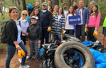 Allianz Türkiye çalışanlarıyla İstanbul ve İzmir’de çöp topladı