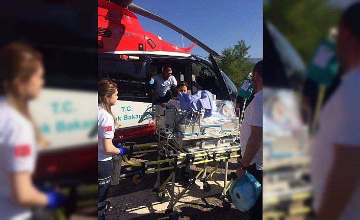 Ambulans helikopter 5 günlük bebek için havalandı