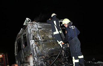 Çorum'da seyir halindeki tır yandı