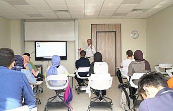 İHÜ yaz okulu lise öğrencilerini sosyal bilimcilerle buluşturdu