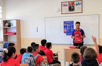 İlkokul öğrencilerine 