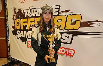 Kadın off-road pilotu gözünü dünya parkurlarına dikti