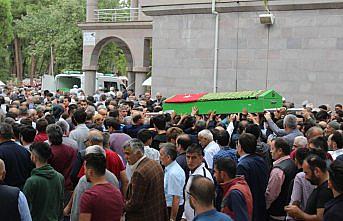 Kansere yenik düşen öğretmen son yolculuğuna uğurlandı