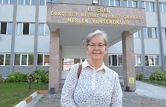 Kanseri iki kez yenip 62 yaşında yeniden üniversiteli oldu