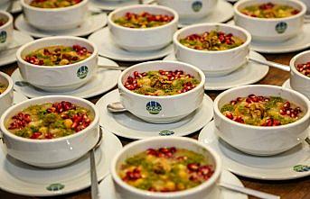 Karabük'te anaokulu öğrencilerinden aşure ikramı