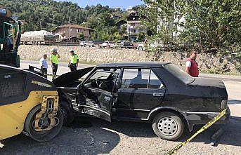 Karabük'te iki otomobil çarpıştı