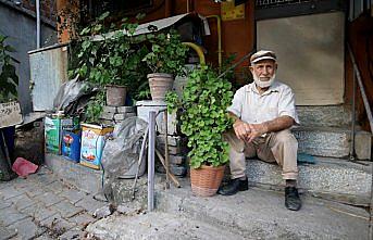 Mehmet dede 20 yıldır ahşaba şekil veriyor
