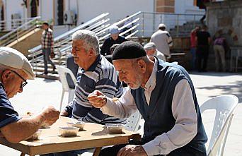 Merzifon’da vatandaşlara aşure dağıtıldı