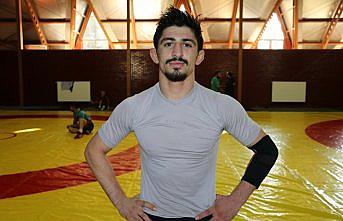 Milli güreşçiler olimpiyat kotası için mindere çıkacak