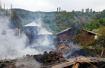Ordu'da 4 ahşap ev yandı