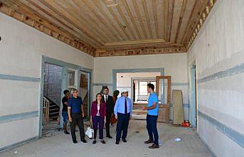 Vali Ustaoğlu, tarihi binaların restorasyonunu inceledi