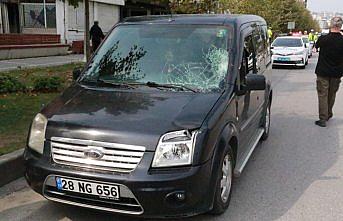 Yaya geçidinde otomobilin çarptığı iki kardeş yaralandı