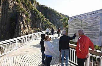 80 milyon yıllık lav sütunlarına turist ilgisi