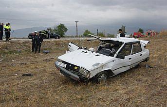 Amasya'da otomobil şarampole devrildi: 1 ölü, 1 yaralı